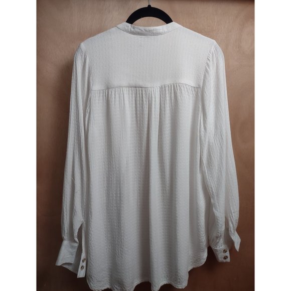 Textured Button-up Blouse - Picture 5 of 5